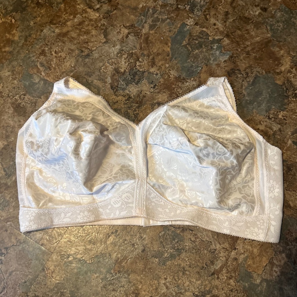 Playtex Unlined Wireless Bra Womens Size 52DDD Beige Unpadded Back Closure